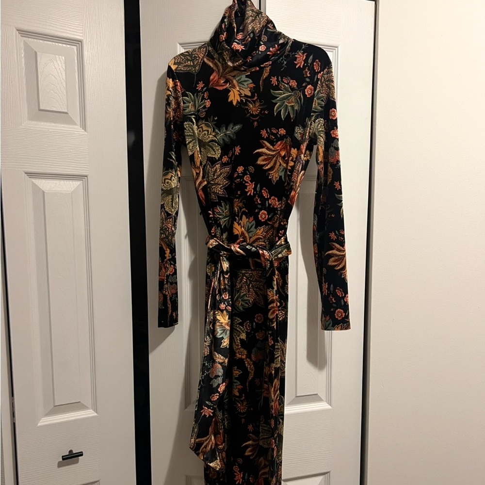 Cara Cara Piper Floral Long Sleeve Velvet Dress! Size Small